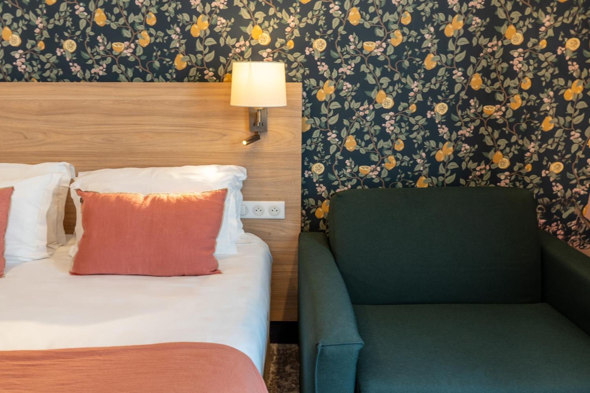 Hotel De France, Un Ammi